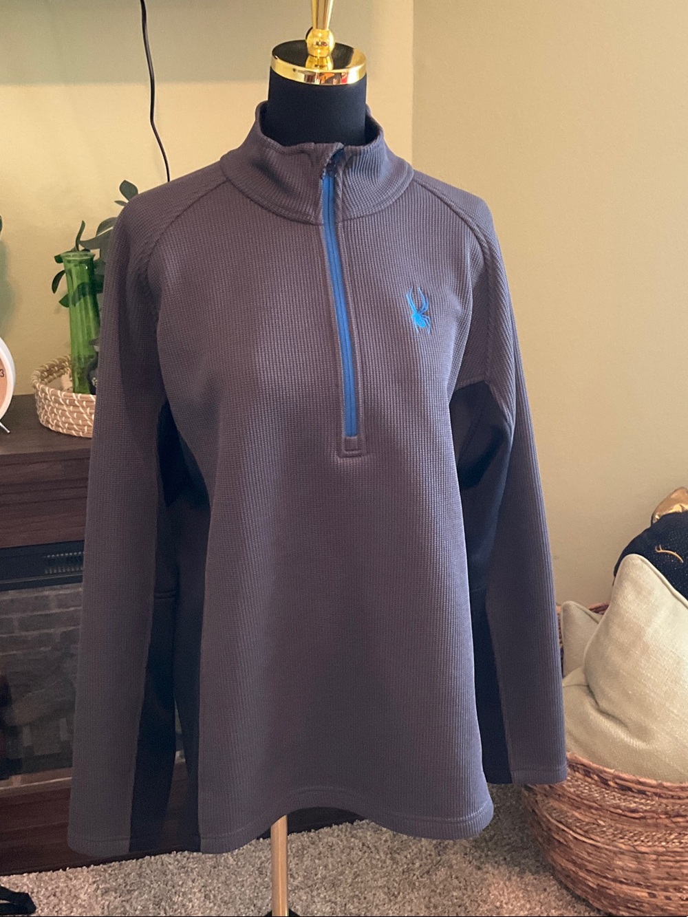 Men’s Size XL Spyder 1/4 Zip Pullover, Great Condition!